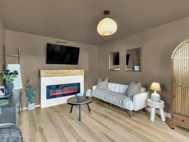 2204 E Whitton Avenue N, Phoenix, AZ 85016