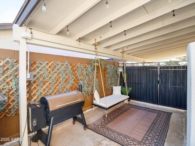 2204 E Whitton Avenue N, Phoenix, AZ 85016