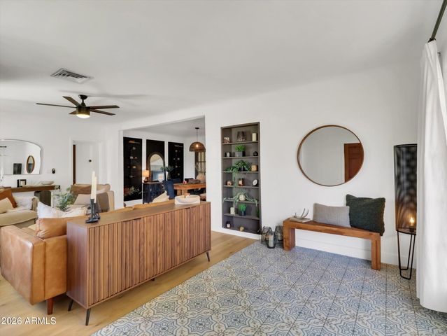 2204 E Whitton Avenue N, Phoenix, AZ 85016