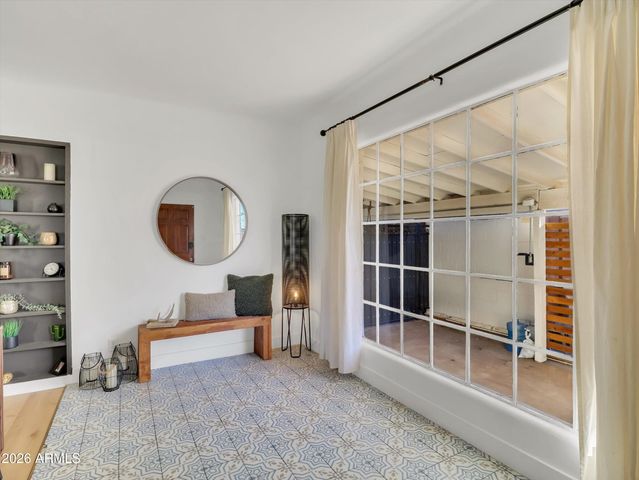 2204 E Whitton Avenue N, Phoenix, AZ 85016