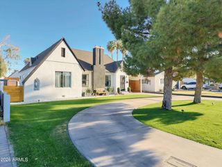 2204 E Whitton Avenue N, Phoenix, AZ 85016