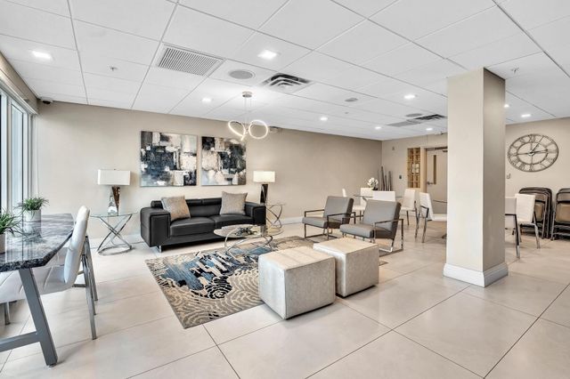 3000 S Ocean Drive 714, Hollywood, FL 33019