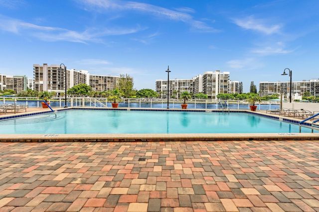 3000 S Ocean Drive 714, Hollywood, FL 33019