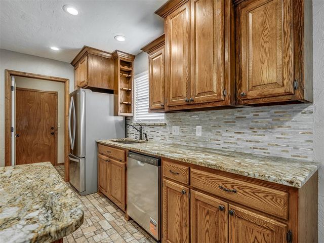 11124 Ashford Drive, Yukon, OK 73099