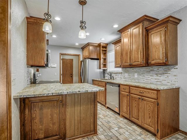 11124 Ashford Drive, Yukon, OK 73099