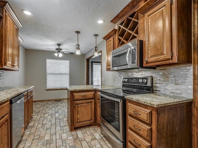 11124 Ashford Drive, Yukon, OK 73099