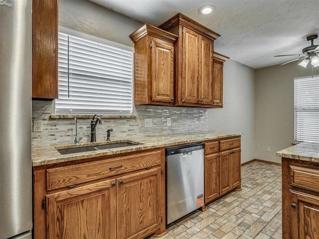 11124 Ashford Drive, Yukon, OK 73099