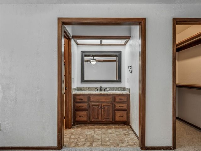 11124 Ashford Drive, Yukon, OK 73099