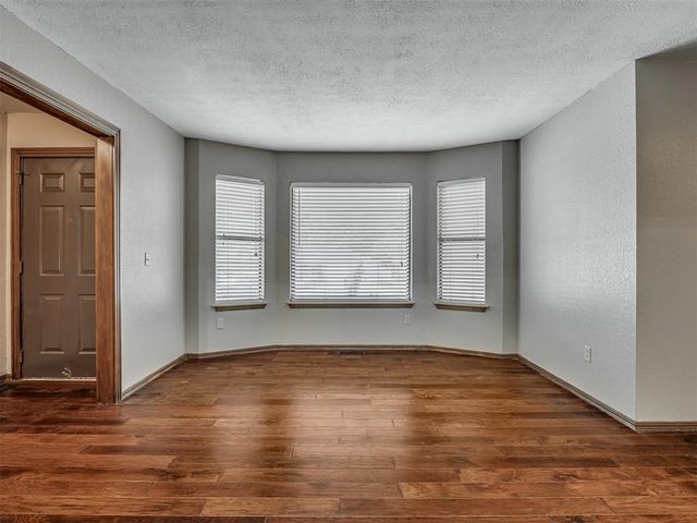 11124 Ashford Drive, Yukon, OK 73099