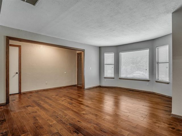 11124 Ashford Drive, Yukon, OK 73099