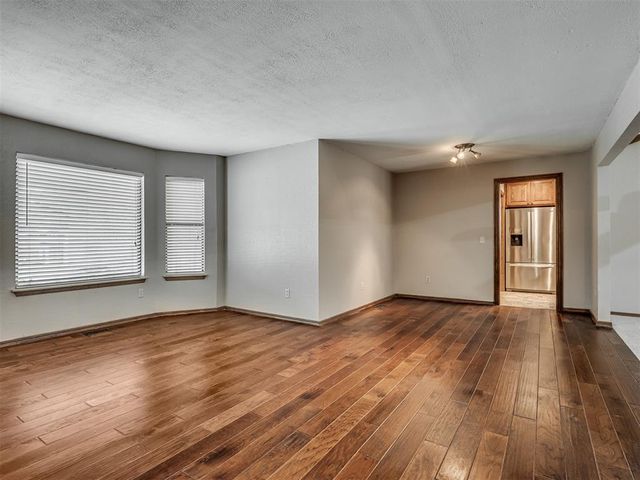 11124 Ashford Drive, Yukon, OK 73099