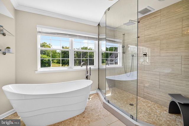 32 FERRIS WHEEL DR, Lambertville, NJ 08530