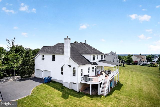 32 FERRIS WHEEL DR, Lambertville, NJ 08530