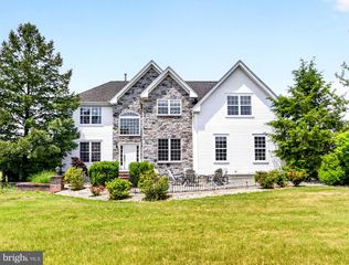 32 FERRIS WHEEL DR, Lambertville, NJ 08530