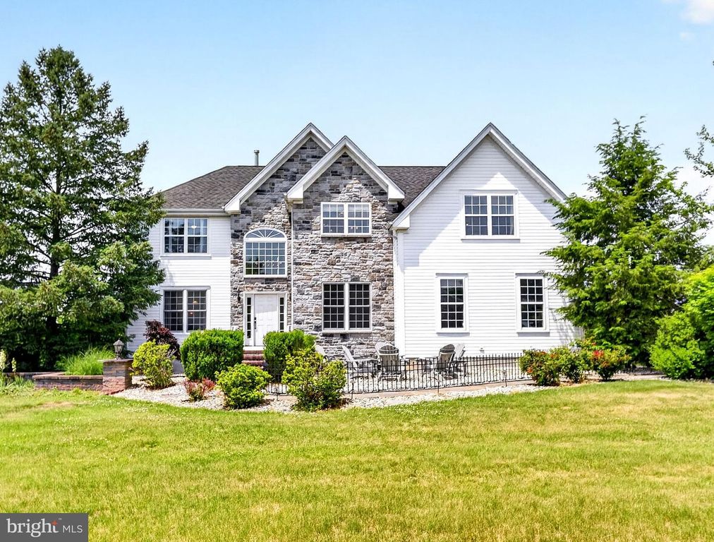 32 FERRIS WHEEL DR, Lambertville, NJ 08530