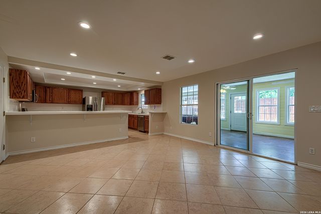 607 Rexford Dr, San Antonio, TX 78216