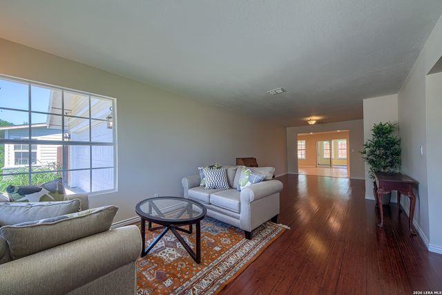 607 Rexford Dr, San Antonio, TX 78216