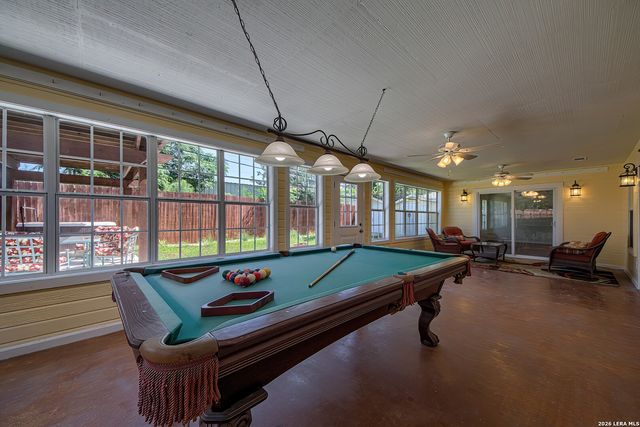 607 Rexford Dr, San Antonio, TX 78216