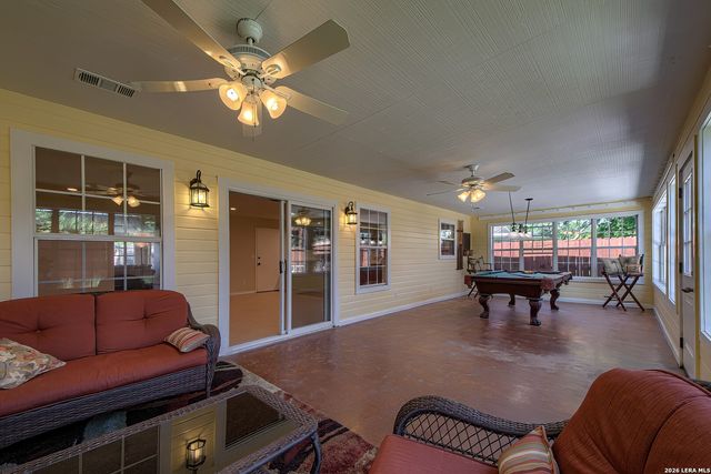 607 Rexford Dr, San Antonio, TX 78216
