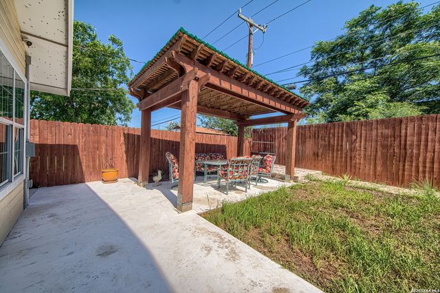 607 Rexford Dr, San Antonio, TX 78216