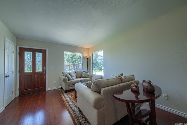 607 Rexford Dr, San Antonio, TX 78216