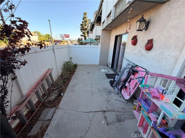 8341 De Soto 10, Canoga Park, CA 91304