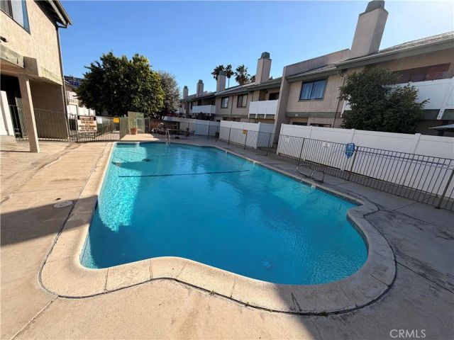 8341 De Soto 10, Canoga Park, CA 91304