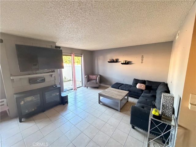 8341 De Soto 10, Canoga Park, CA 91304