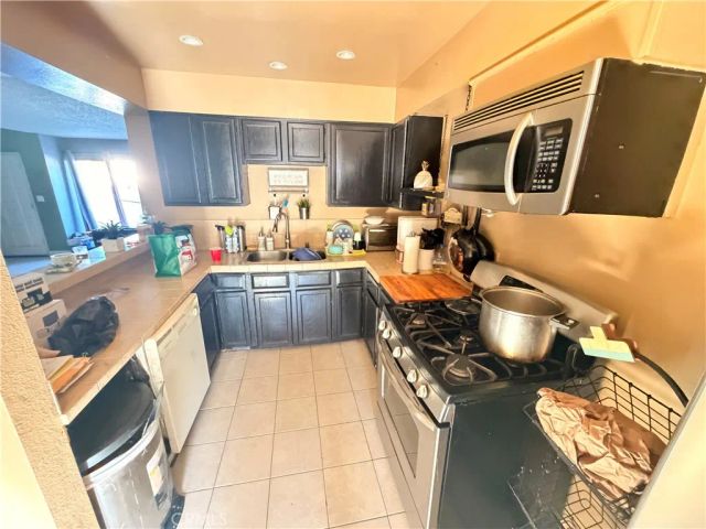 8341 De Soto 10, Canoga Park, CA 91304