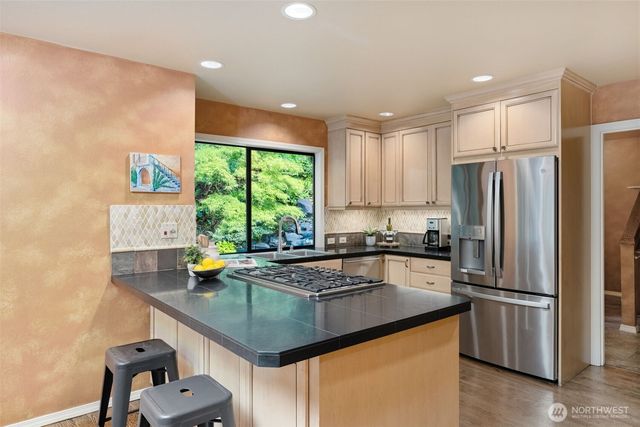 2825 NW Pine Cone Drive, Issaquah, WA 98027