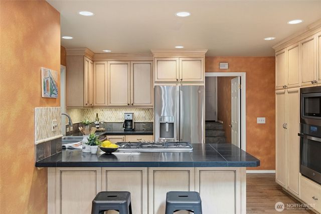 2825 NW Pine Cone Drive, Issaquah, WA 98027
