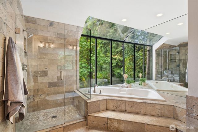 2825 NW Pine Cone Drive, Issaquah, WA 98027