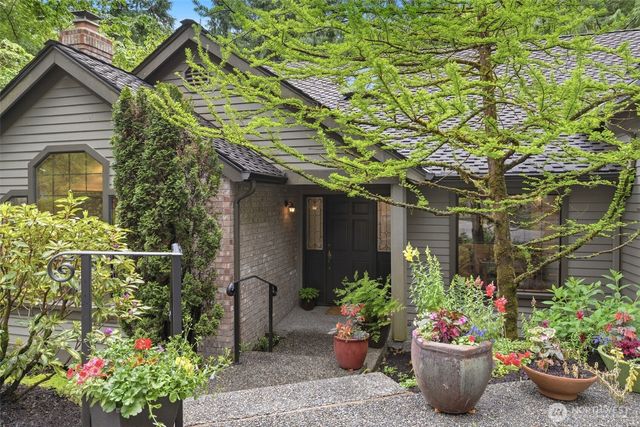 2825 NW Pine Cone Drive, Issaquah, WA 98027