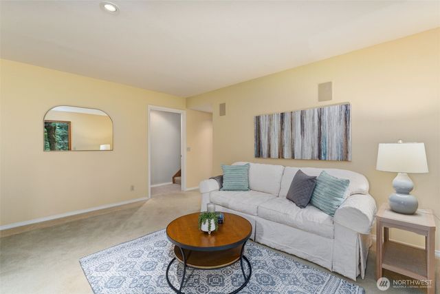 2825 NW Pine Cone Drive, Issaquah, WA 98027