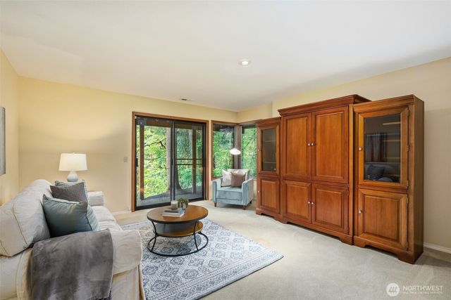 2825 NW Pine Cone Drive, Issaquah, WA 98027