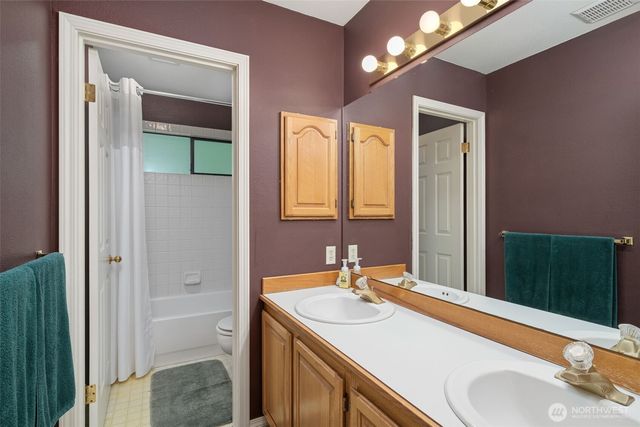 2825 NW Pine Cone Drive, Issaquah, WA 98027