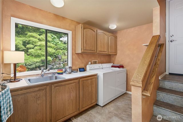 2825 NW Pine Cone Drive, Issaquah, WA 98027
