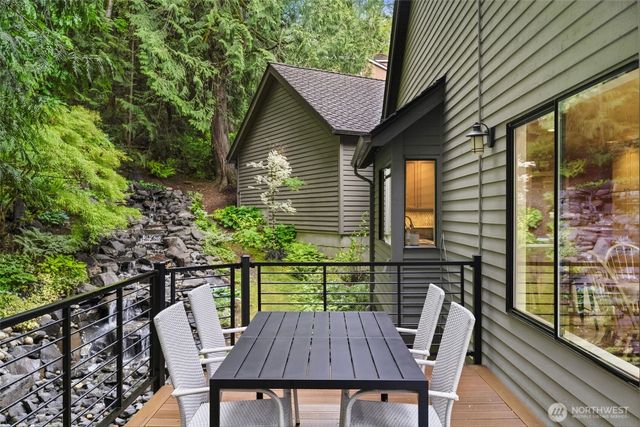 2825 NW Pine Cone Drive, Issaquah, WA 98027