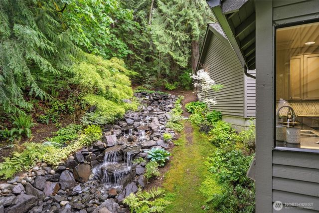 2825 NW Pine Cone Drive, Issaquah, WA 98027