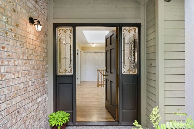 2825 NW Pine Cone Drive, Issaquah, WA 98027