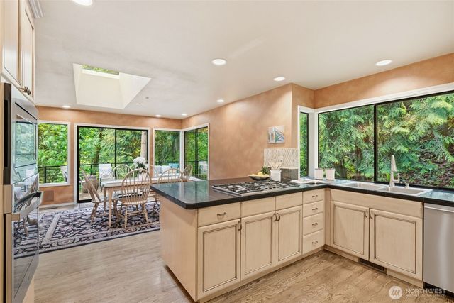 2825 NW Pine Cone Drive, Issaquah, WA 98027