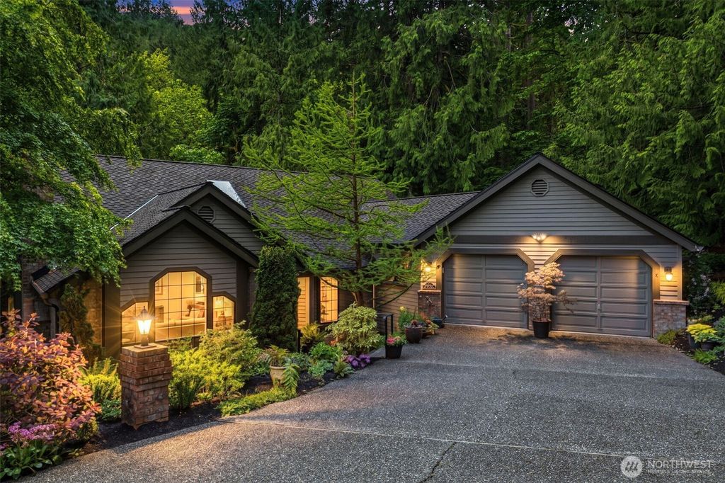 2825 NW Pine Cone Drive, Issaquah, WA 98027