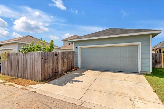 103 Bent Creek DR, Hutto, TX 78634