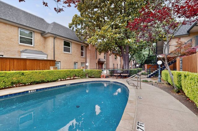 7820 Meadow Park Drive 215, Dallas, TX 75230