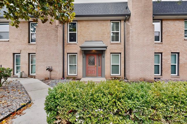 7820 Meadow Park Drive 215, Dallas, TX 75230