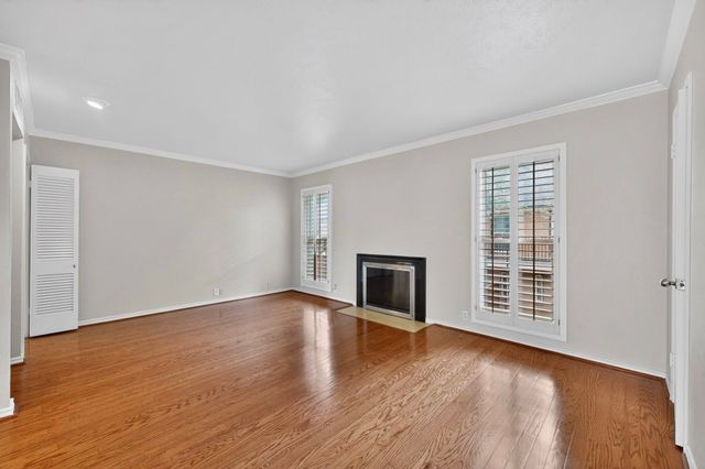 7820 Meadow Park Drive 215, Dallas, TX 75230