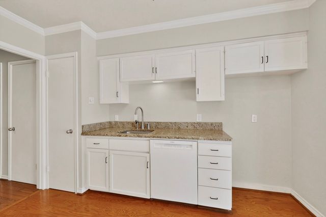 7820 Meadow Park Drive 215, Dallas, TX 75230