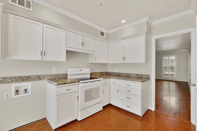 7820 Meadow Park Drive 215, Dallas, TX 75230