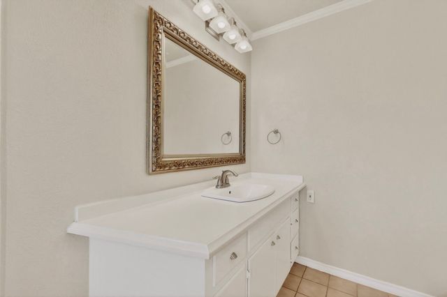 7820 Meadow Park Drive 215, Dallas, TX 75230