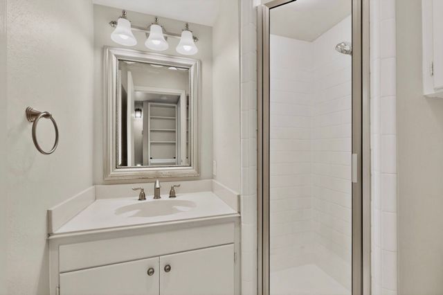 7820 Meadow Park Drive 215, Dallas, TX 75230